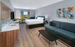 Microtel Inn & Suites by Wyndham Hot Springs