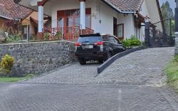 Full House 2 Bedroom at VILA PANDERMAN HILL