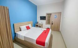 RedDoorz near Jalan Kolonel Haji Burlian Palembang