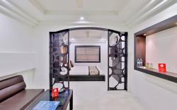 Hotel Nova Cross Road