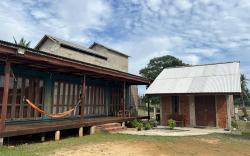 Rembulan Escape - The Container House