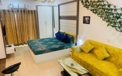 The Insta Square ★★★★★ near India Expo Mart