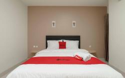 RedDoorz Plus near Eka Hospital BSD 5