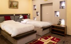 Urban Apartments and Rooms- Deluxe Room 3