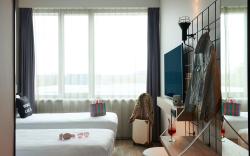 Moxy Amsterdam Schiphol Airport