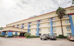 OYO Townhouse Houston Airport North