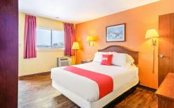 OYO Hotel Downtown Peoria I-74