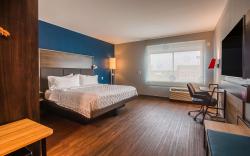 Tru by Hilton Clarksville