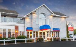 Ramada by Wyndham Mackinaw City Waterfront