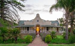 Bakenskraal Ostrich Palace