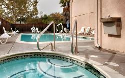 Cloverdale Wine Country Inn and Suites