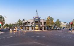 Mawson Lakes Hotel