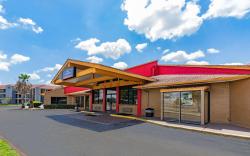 Howard Johnson by Wyndham Houston Hobby Airport