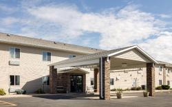 Quality Inn & Suites Watertown near Prairie Lakes Ice Arena