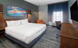 La Quinta Inn & Suites by Wyndham Louisville NE/Old Henry Rd