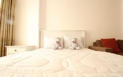 Apartment with balcony on Nguyen Trai, dist.1 $390