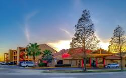 Howard Johnson by Wyndham Houston Hobby Airport