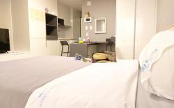 Room 301, Pet-Friendly, 10-minute walk to Dongmun Market, Near Airport, Cooking/Washing Available