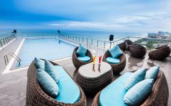 Yarra Ocean Suites Danang