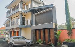 RedDoorz Plus @ Cibogo Puncak 3