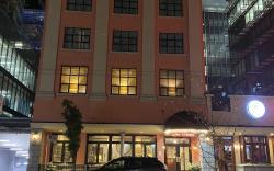 Kingston Hotel