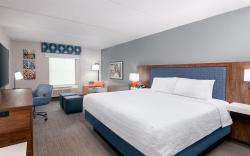 Hampton Inn & Suites Charlottesville-At The University
