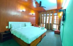 Goroomgo Radha Continental Near Mall Road Nainital