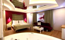 Life Corner Hotel