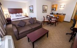 Best Western Plus Pembina Inn & Suites