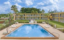 Days Inn by Wyndham Lake City I-75