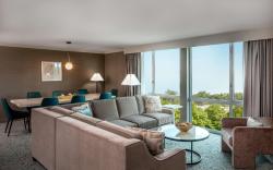 DoubleTree by Hilton Chicago - North Shore Conference Center