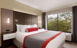 Ramada by Wyndham Suites Orlando Airport