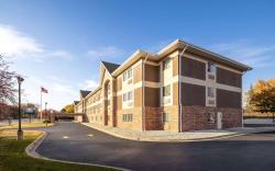 Days Inn & Suites by Wyndham Green Bay WI.