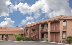 Howard Johnson Hotel & Suites by Wyndham St. George