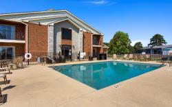 Clarion Pointe on the lake Clarksville-South Hill West