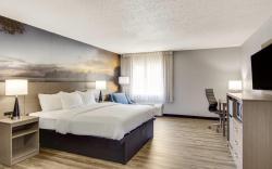 Clarion Pointe on the lake Clarksville-South Hill West