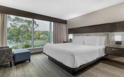 Best Western Plus Chocolate Lake Hotel