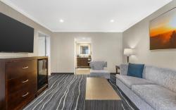 Best Western Plus Carriage Inn