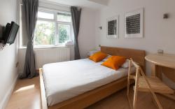 Tooting Rooms & Studio by DC London Rooms