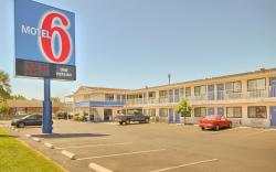 Motel 6 Fresno, CA - Blackstone North