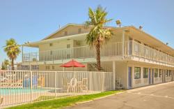 Motel 6 Fresno, CA - Blackstone North