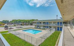Motel 6 Kansas City, MO - Airport