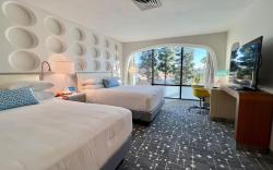 Howard Johnson by Wyndham Anaheim Hotel & Water Playground