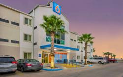 Motel 6 Eagle Pass, TX - Lakeside