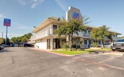 Studio 6  Grand Prairie, TX