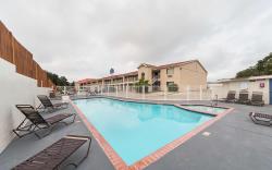 Motel 6 San Antonio, TX - Fiesta Trails