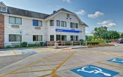 Motel 6 Glenview, IL - Chicago North