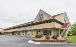 Motel 6 Overland Park, KS