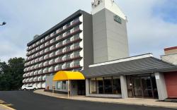 La Quinta Inn & Suites by Wyndham Stamford / New York City