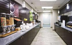 La Quinta Inn & Suites by Wyndham Victoria - South